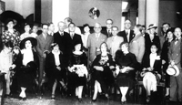 Ehrengäste zur Ausstellungseröffnung im Pariser Sportpalast 1931 (Hedwig Woermann sitzend 3. von rechts)